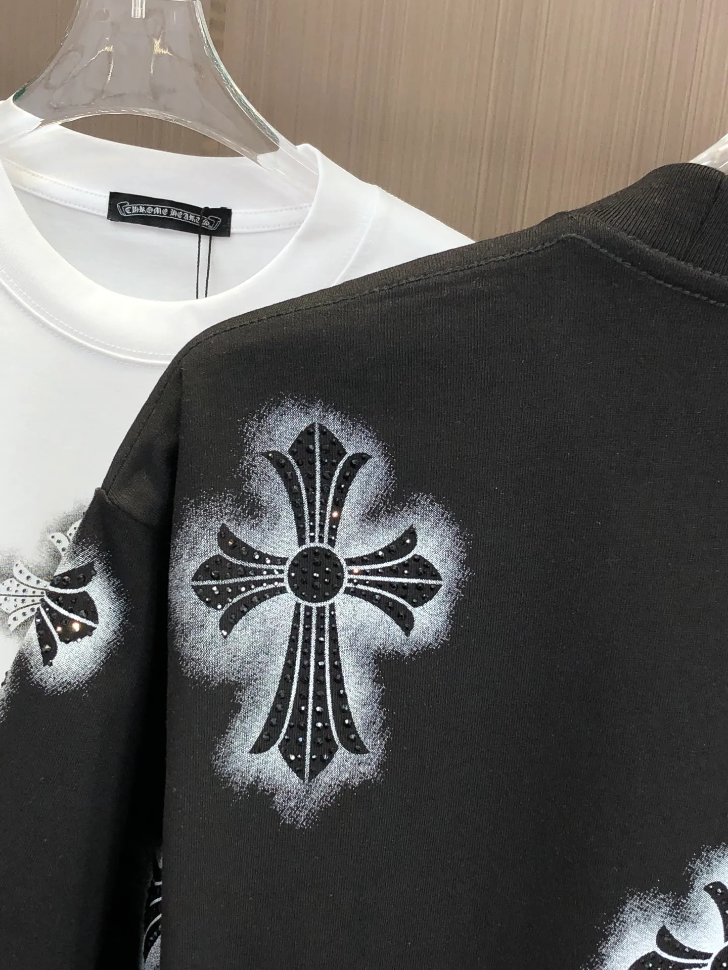 🅿️200 CH Croxin 2025 Spring and Summer New Style Round Neck Short Sleeves Dot Printing ➕ Scattered Diamond Craftsmanship Full of Details Made of High Weight 320g Double Yarn Combed Cotton Fabric Slightly Loose Fit Fabric Feels Soft and Thick Uniform Style for Men and Women Color: Black White Green Code Number: SMLXLXXL